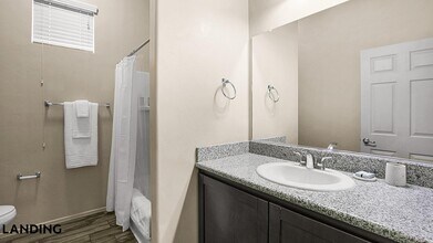 660 Yorktown St, Unit 2312 in Dallas, TX - Foto de edificio - Building Photo