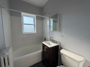 6960 N Ashland Blvd, Unit 409 in Chicago, IL - Foto de edificio - Building Photo