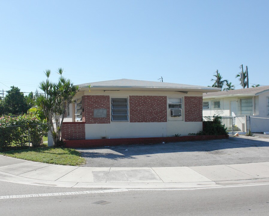 10 SW 30th Ave in Miami, FL - Building Photo