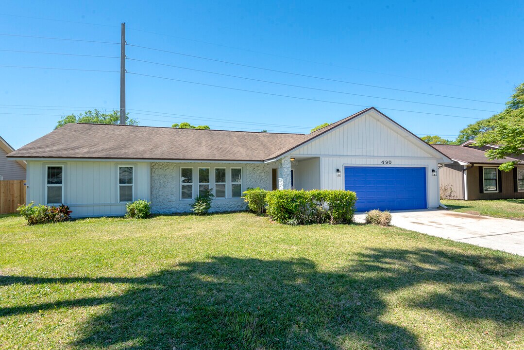 490 Spruceview Dr in Port Orange, FL - Foto de edificio