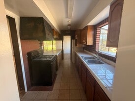 521 W Martin Ave in Colton, CA - Building Photo