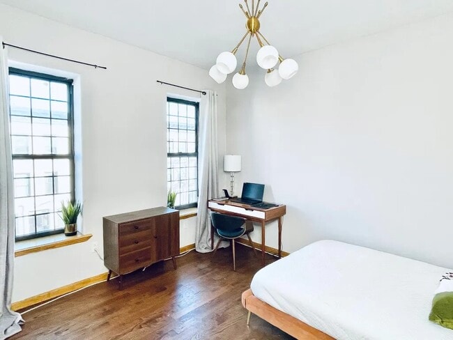Furnished room/NOT APARTMENT in Brooklyn, NY - Foto de edificio - Building Photo
