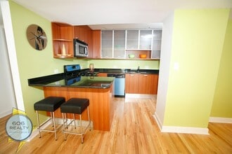 6954 N Greenview Ave in Chicago, IL - Building Photo - Building Photo
