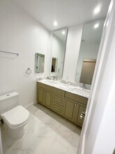 230 S. Hamilton in Beverly Hills, CA - Foto de edificio - Building Photo