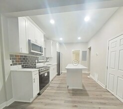 249 Laurel Ave SW in Atlanta, GA - Building Photo - Building Photo