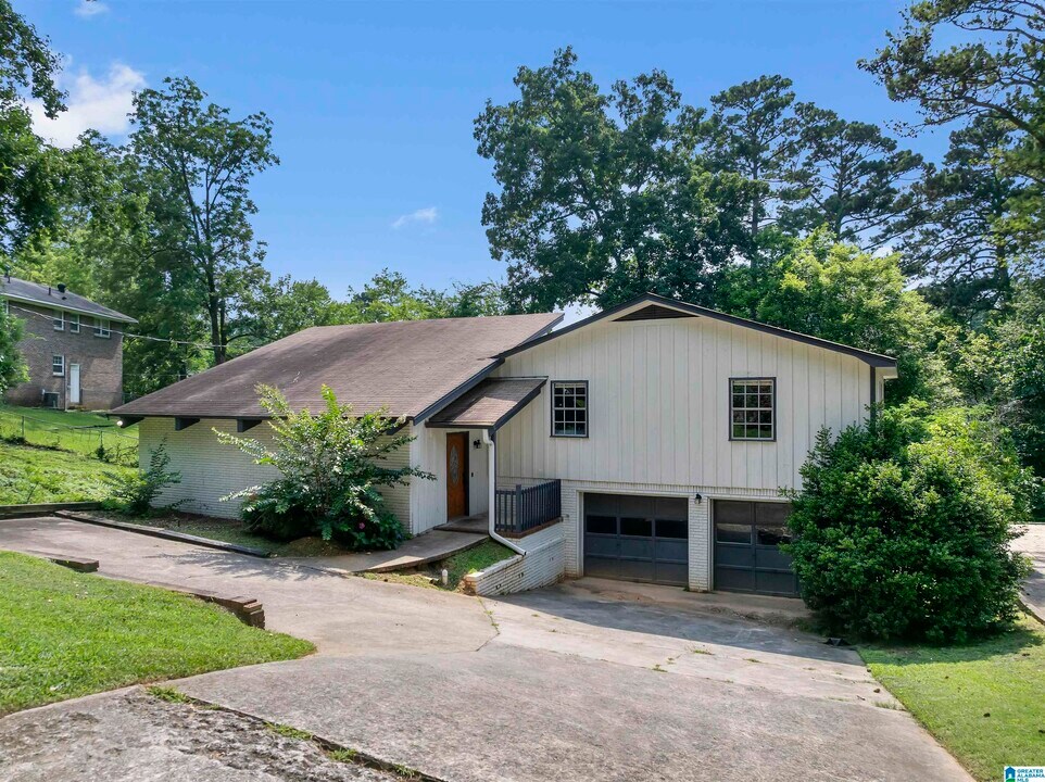 1304 Monterey Dr in Birmingham, AL - Building Photo