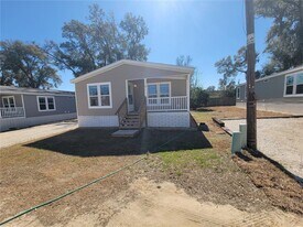 10386 SE 52nd Ct in Belleview, FL - Building Photo