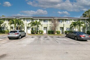 159 Hidden Ct Rd in Hollywood, FL - Building Photo