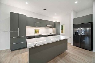3437 NW 9th Ct in Miami, FL - Building Photo
