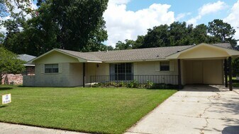 9469 Macedonia Ave in Baton Rouge, LA - Building Photo