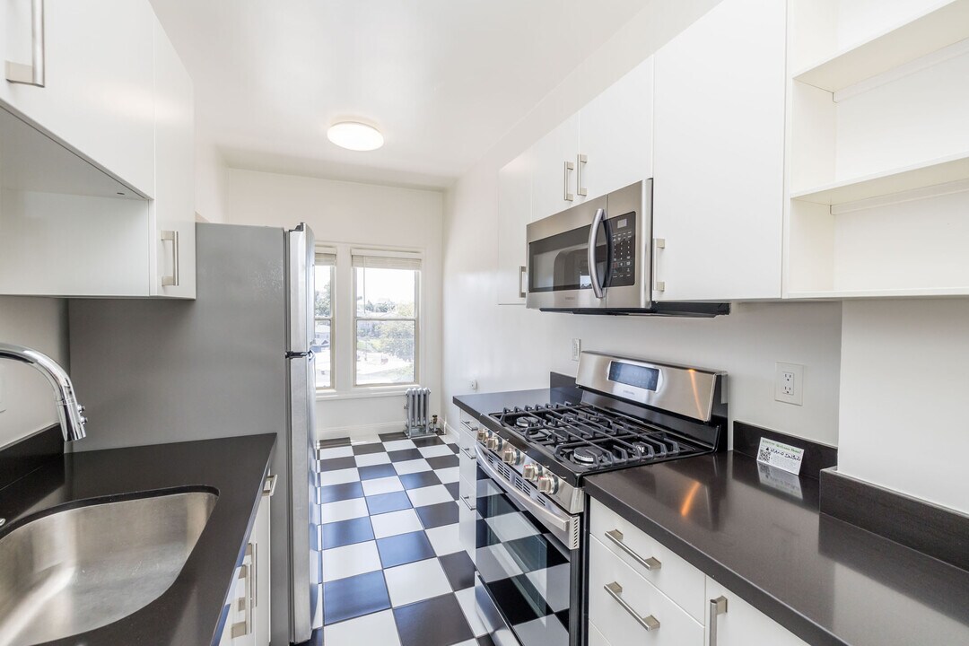 421 Van Dyke in Oakland, CA - Foto de edificio