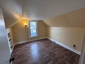 9 W Walnut St in Mount Vernon, OH - Foto de edificio - Building Photo