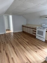 312 Union St, Unit 2 in Bangor, ME - Foto de edificio - Building Photo