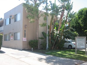 15114 Dickens St in Sherman Oaks, CA - Building Photo - Building Photo