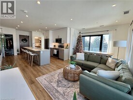 525 New Dundee Rd in Kitchener, ON - Building Photo