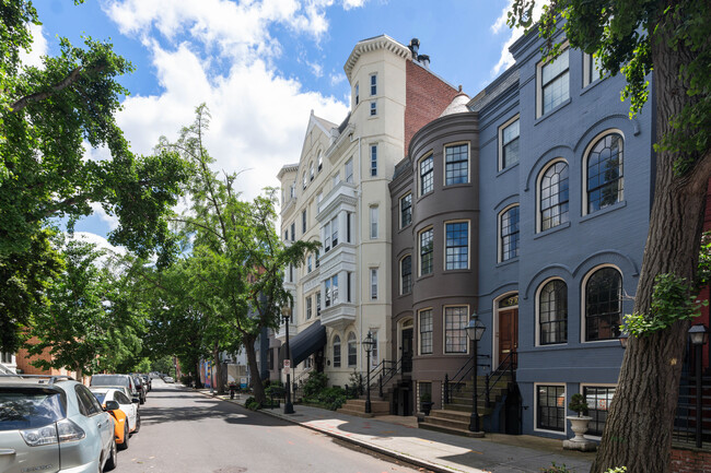 Analoston Condominium in Washington, DC - Foto de edificio - Building Photo