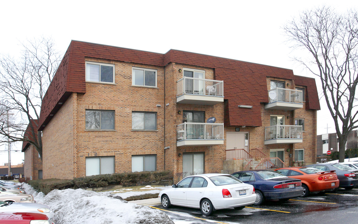 Central Village Condominiums in Mount Prospect, IL - Building Photo