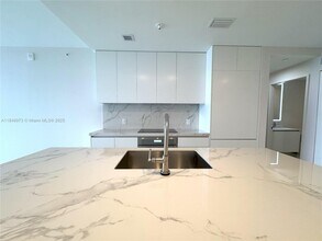 725 NE 24th St in Miami, FL - Building Photo - Building Photo