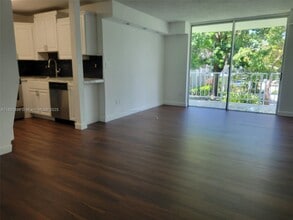 494 NW 165th St in Miami, FL - Foto de edificio - Building Photo