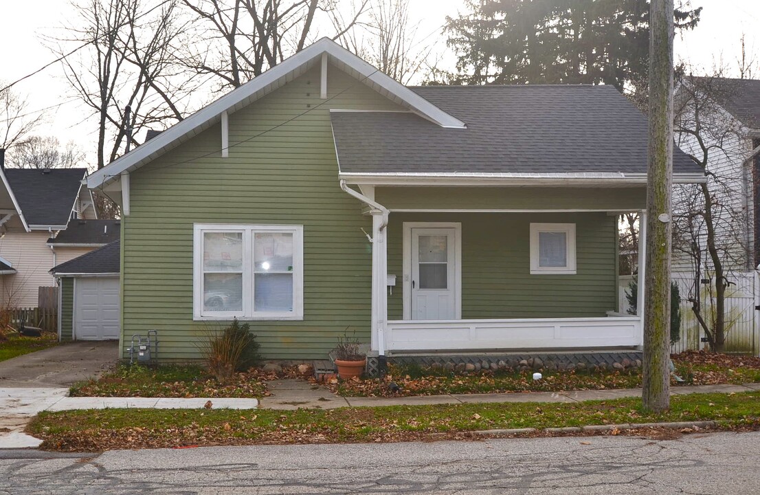 306 Brown St in Valparaiso, IN - Building Photo