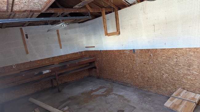 24 Mechanic St, Unit Downstairs A in Killingly, CT - Building Photo - Building Photo