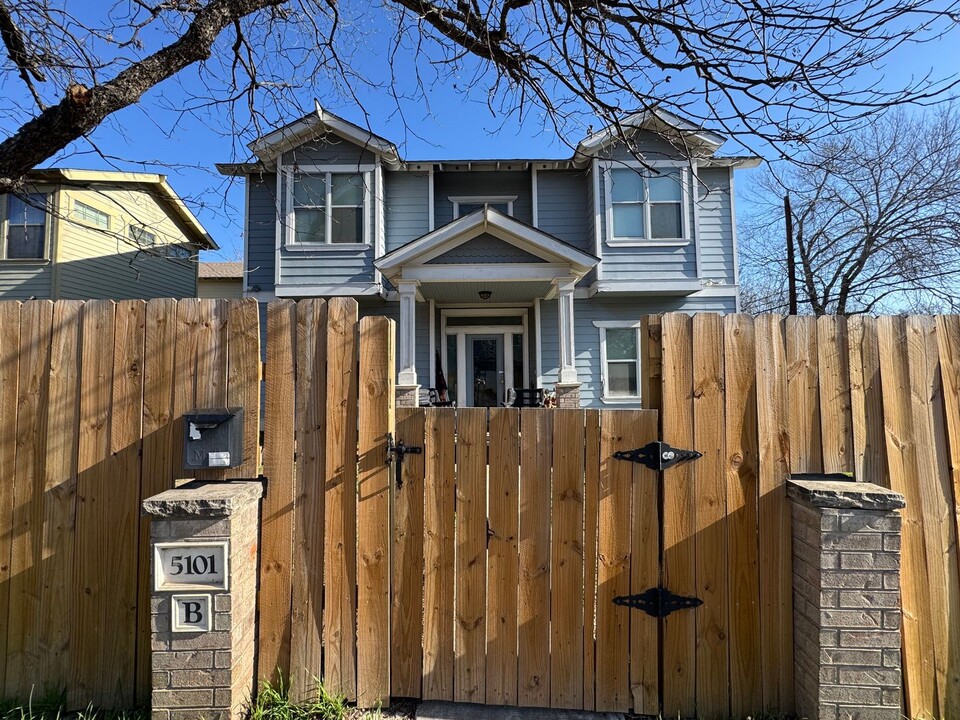 5101 Martin Ave in Austin, TX - Building Photo