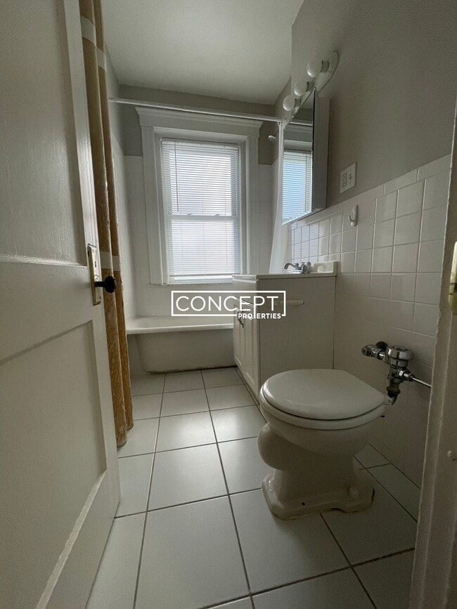 11 Gray St, Unit 2 in Cambridge, MA - Foto de edificio - Building Photo