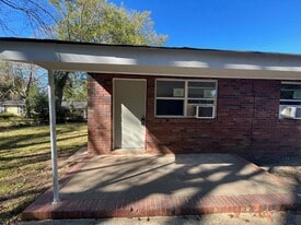 1009 1st Pl S in Phenix City, AL - Building Photo