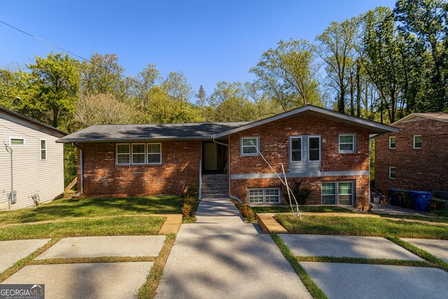 property at 995 Fleetwood Cir SW