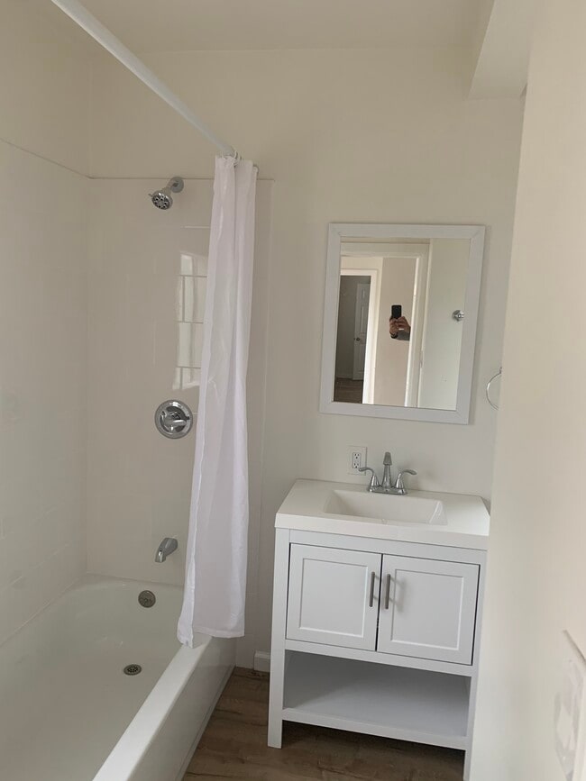 137 E 31st St, Unit 139 in Los Angeles, CA - Building Photo - Building Photo