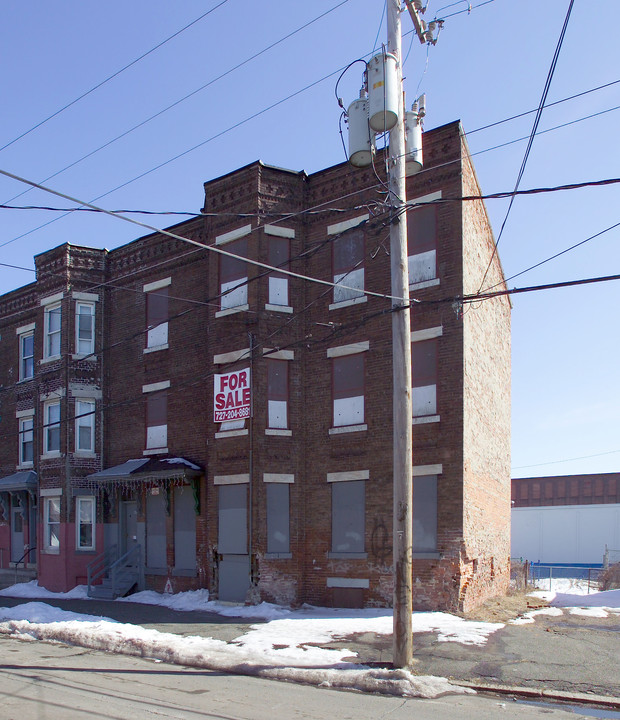 84 Newton St in Holyoke, MA - Foto de edificio