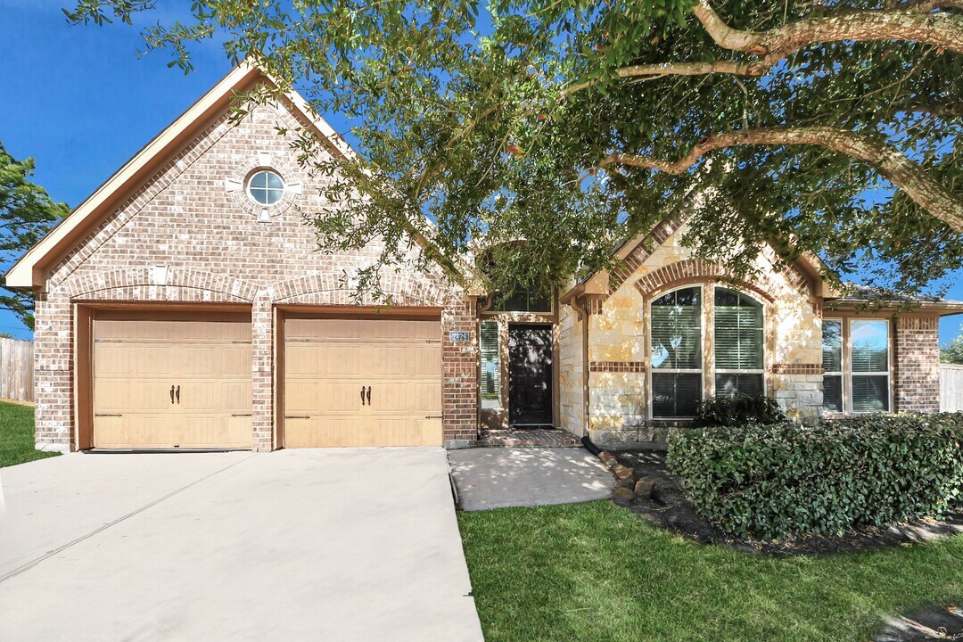 2429 Lost Bridge Ln in Pearland, TX - Building Photo