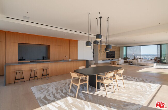 9040 W Sunset Blvd in West Hollywood, CA - Building Photo - Building Photo
