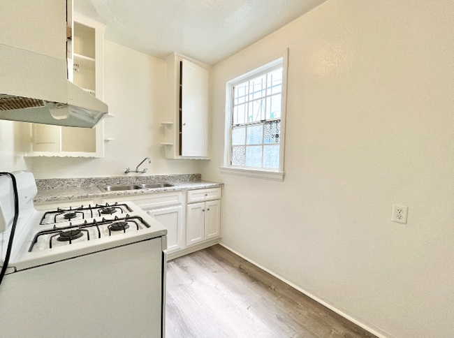 property at 2606 Normandie Ave