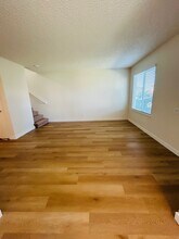 4910 Lowry Rd, Unit 4910 Lowry Road in Union City, CA - Foto de edificio - Building Photo