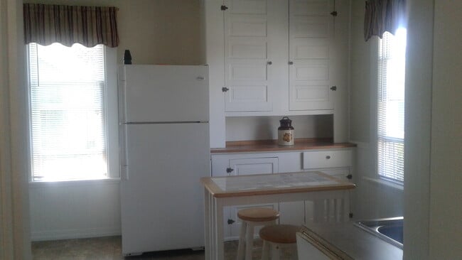 416 E 3rd St, Unit 2nd floor in Erie, PA - Building Photo - Building Photo