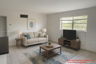 465 S Royal Poinciana Blvd in Miami Springs, FL - Building Photo