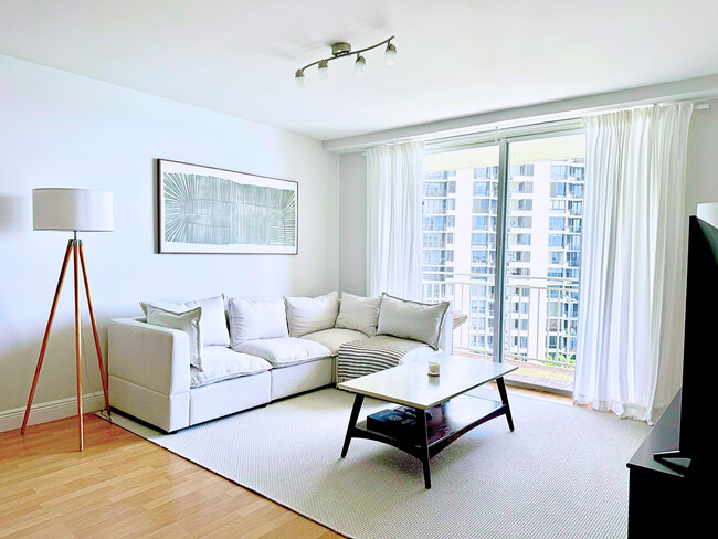 770 Claughton Island Dr, Unit 1405 in Miami, FL - Foto de edificio - Building Photo