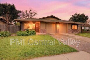 3106 W Swain Rd in Stockton, CA - Building Photo