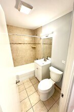 6945 W Belmont Ave, Unit 2R in Chicago, IL - Building Photo - Building Photo