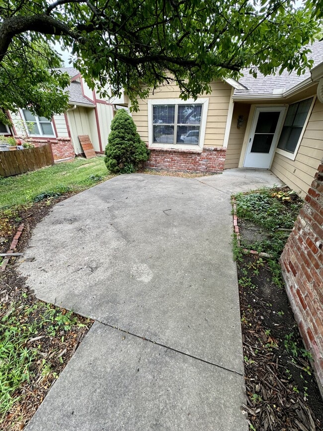 3806 Pinnacle Cir in Lawrence, KS - Building Photo - Building Photo