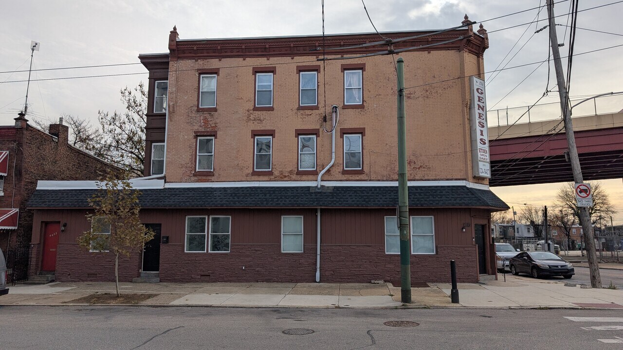 4421 Wayne Ave, Unit 1A in Philadelphia, PA - Building Photo