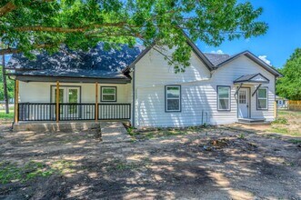 114 N Main in Sadler, TX - Building Photo - Building Photo
