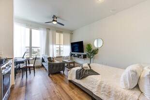 1111 Shepherd Dr in Houston, TX - Building Photo