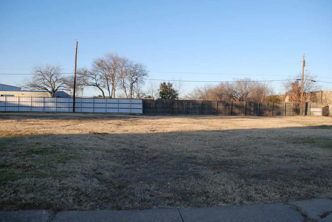 Mamman Park Estates in Irving, TX - Building Photo