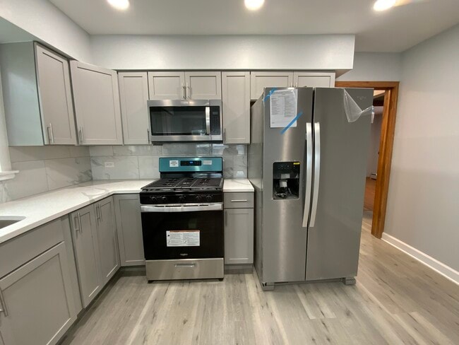 2228 W 71st St, Unit 1 in Chicago, IL - Building Photo - Building Photo