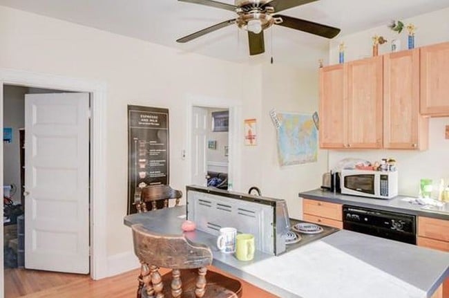 16 Falkland St, Unit 2 in Boston, MA - Foto de edificio - Building Photo