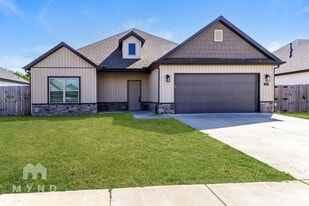 1051 Pebble Pass in Centerton, AR - Building Photo