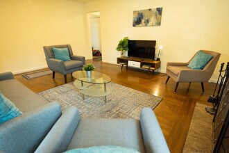 240 E Hedding St in San Jose, CA - Building Photo - Building Photo