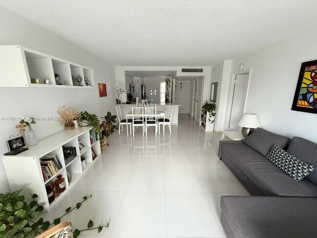 20500 W Country Club Dr in Aventura, FL - Building Photo - Building Photo